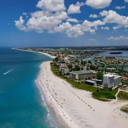 Renovate Large Studio 21-Directly Across Beach St. Pete Beach Exterior foto