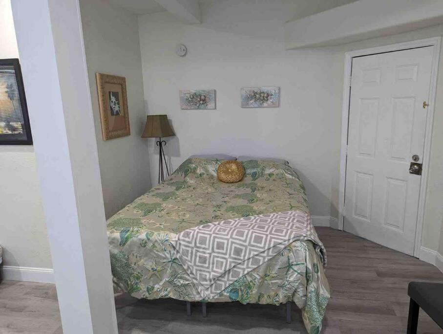 Renovate Large Studio 21-Directly Across Beach St. Pete Beach Exterior foto