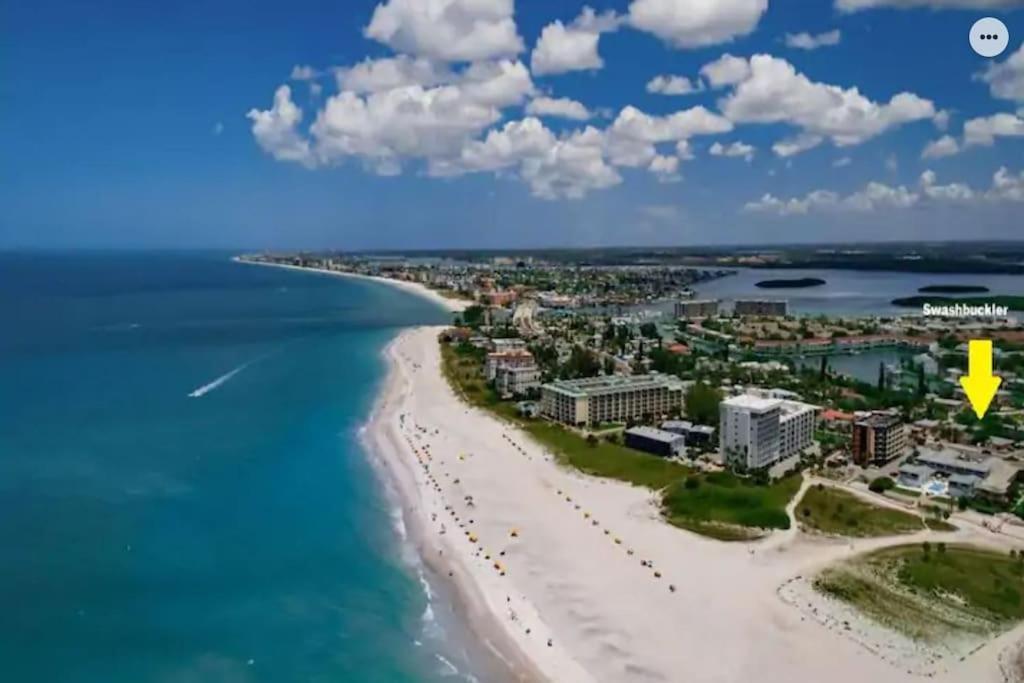 Renovate Large Studio 21-Directly Across Beach St. Pete Beach Exterior foto
