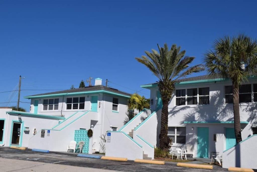 Renovate Large Studio 21-Directly Across Beach St. Pete Beach Exterior foto