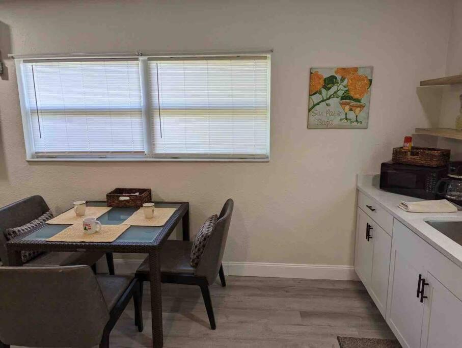 Renovate Large Studio 21-Directly Across Beach St. Pete Beach Exterior foto